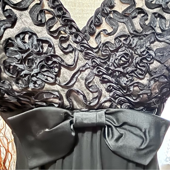 Vintage Miss Elliette 1970’s Elegant Black Lace Top Dress with Bow Detail size10 - Picture 5 of 11